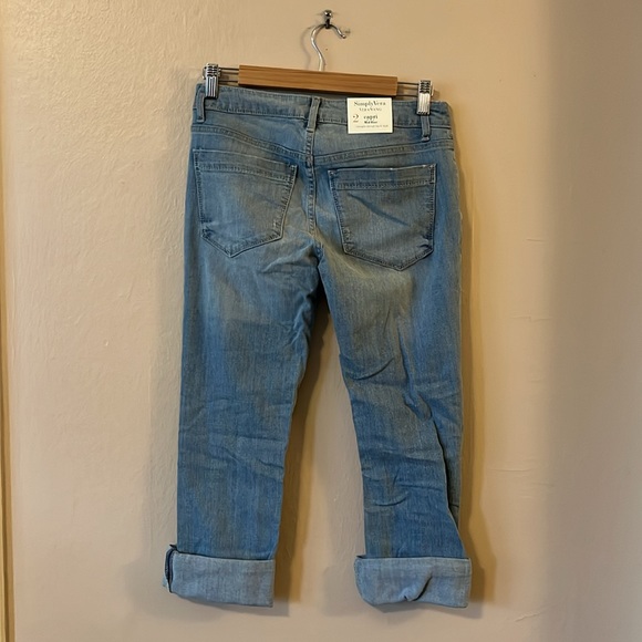 NWT Simply Vera Wang Capri Mid Rise Clear Sky Blue Roll Cuff Distressed Jeans 2 - Picture 8 of 15